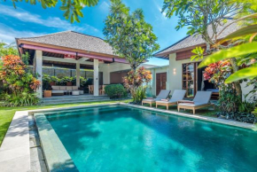 Отель Villa Essence  Kuta
